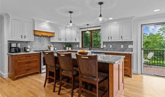 4 Carnation St, Cumberland, RI 02864