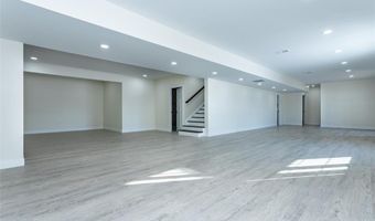 9 Fairway Ct, Alton, IL 62002