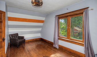 218 E 7th St, Ames, IA 50010