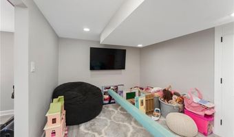 47 Scenery Ln, Johnston, RI 02919