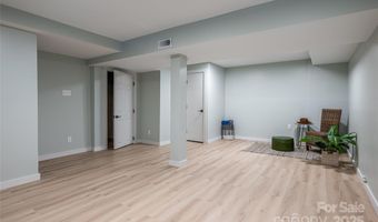 6 Valleywood Ct, Asheville, NC 28803