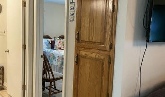 2105 Oakridge Dr, Ava, MO 65608