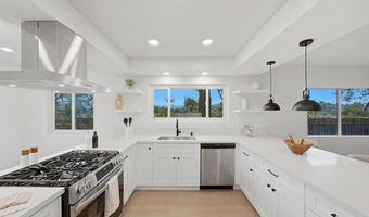 810 Omar Dr, Escondido, CA 92025