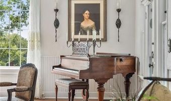 115 S Main St, Adairsville, GA 30103