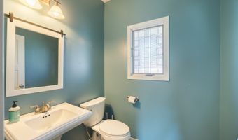 923 S 10th St, Adel, IA 50003