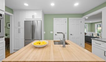 11 Nathan Lord Rd, Amherst, NH 03031