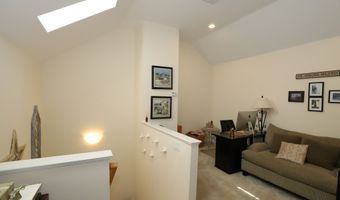 70 Woodcrest Ln 70, Danbury, CT 06810