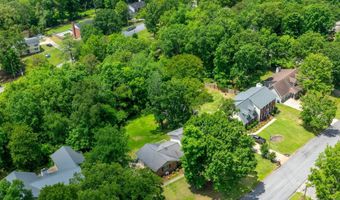 994 COMANCHE Trl, Anniston, AL 36206