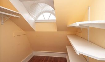 1 Oakwood Ter 7, Newport, RI 02840