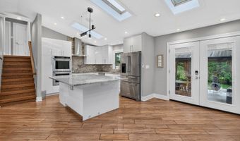 2843 S Briarwood Dr E, Arlington Heights, IL 60005