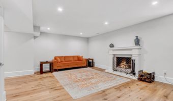 7601 PERSIMMON TREE Ln, Bethesda, MD 20817