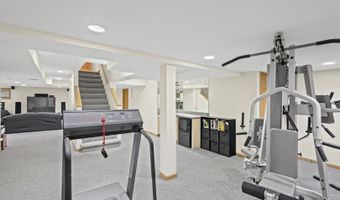 2409 E Greshan Ct, Arlington Heights, IL 60004