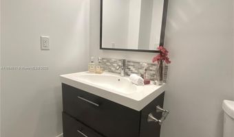 3301 N Country Club Dr 112, Aventura, FL 33180