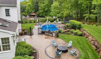 30 Lenihan Ln, East Greenwich, RI 02818