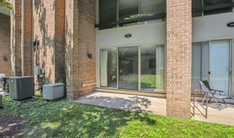 650- A 15TH St S 1, Arlington, VA 22202