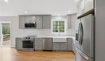 14 Elaine Dr, Hopkinton, RI 02833