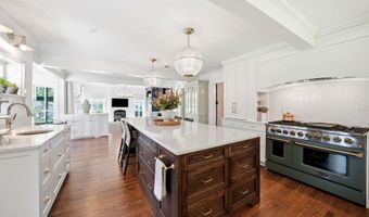 11005 Park Rd, Anchorage, KY 40223