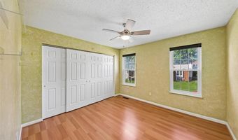 800 Eaglebrooke Dr, Ballwin, MO 63021