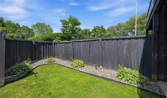 824 S Chillicothe Rd 2, Aurora, OH 44202