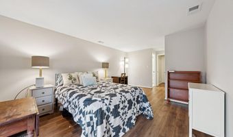 7307 CASTLEBERG Ct, Alexandria, VA 22315