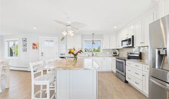72 Marine Dr, Narragansett, RI 02882