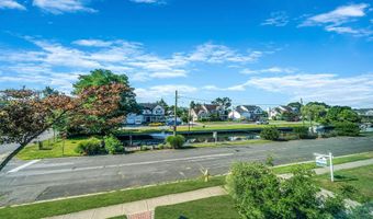 29 North Plz, Amity Harbor, NY 11701
