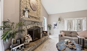 803 Streiff Ln, Ballwin, MO 63011