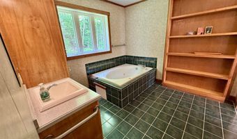 221 Plateau Rd, Calais, VT 05650
