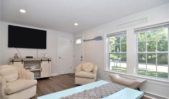 194 S Pier Rd, Narragansett, RI 02882