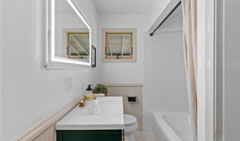 1107 Hope St, Bristol, RI 02809
