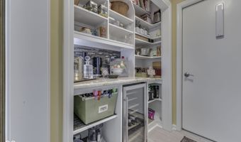 7386 Lake Lakota Pl, Indianapolis, IN 46217