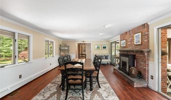 2 Spinney Ln, North Kingstown, RI 02852