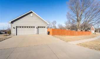 923 S 10th St, Adel, IA 50003
