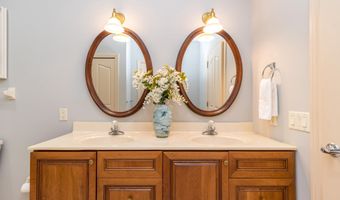 5812 HICKORY HOLLOW Ln, Doylestown, PA 18902