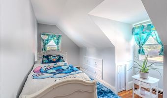 17 Marden St, Cranston, RI 02910