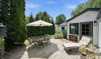 905 N Douglas Ave, Arlington Heights, IL 60004
