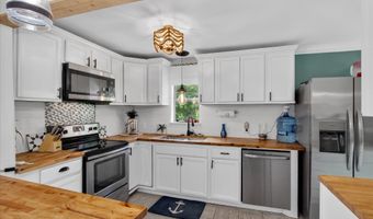 309 Beverly St, Bay St. Louis, MS 39520