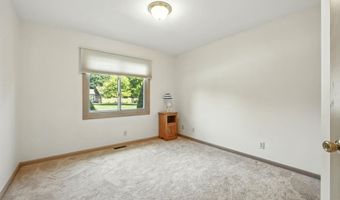 801 Pine Dr, Angola, IN 46703