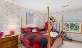 66 Foxglove Dr, Cranston, RI 02920