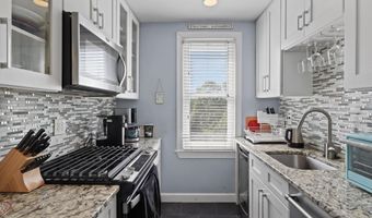 906 S WASHINGTON St 311, Alexandria, VA 22314