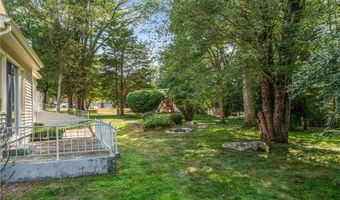 1 Rocky Crest Rd, Cumberland, RI 02864
