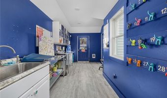 599 E Main Rd, Middletown, RI 02842