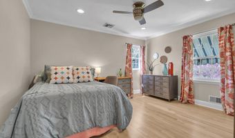 14 Bunker Hill Dr, Middletown, NJ 07748