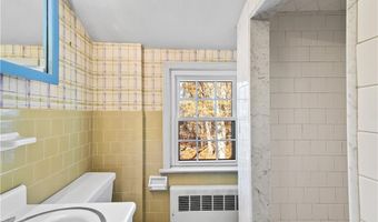 4 Tattersall Dr, Lincoln, RI 02865