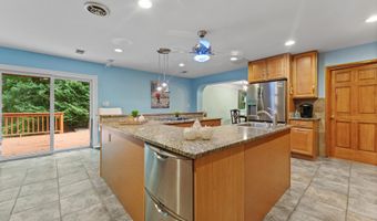 6816 SHRINE Ct, Annandale, VA 22003