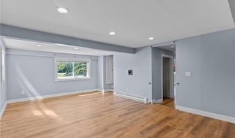 5 Lea Dr, Bristol, RI 02809