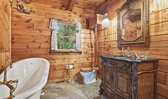 14 E Point Rd, Albrightsville, PA 18210