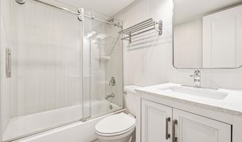 2123 N EARLEY St, Alexandria, VA 22302