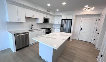 701 N HENRY St 506, Alexandria, VA 22314