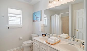 8 Jibsail Dr, Bayville, NJ 08721